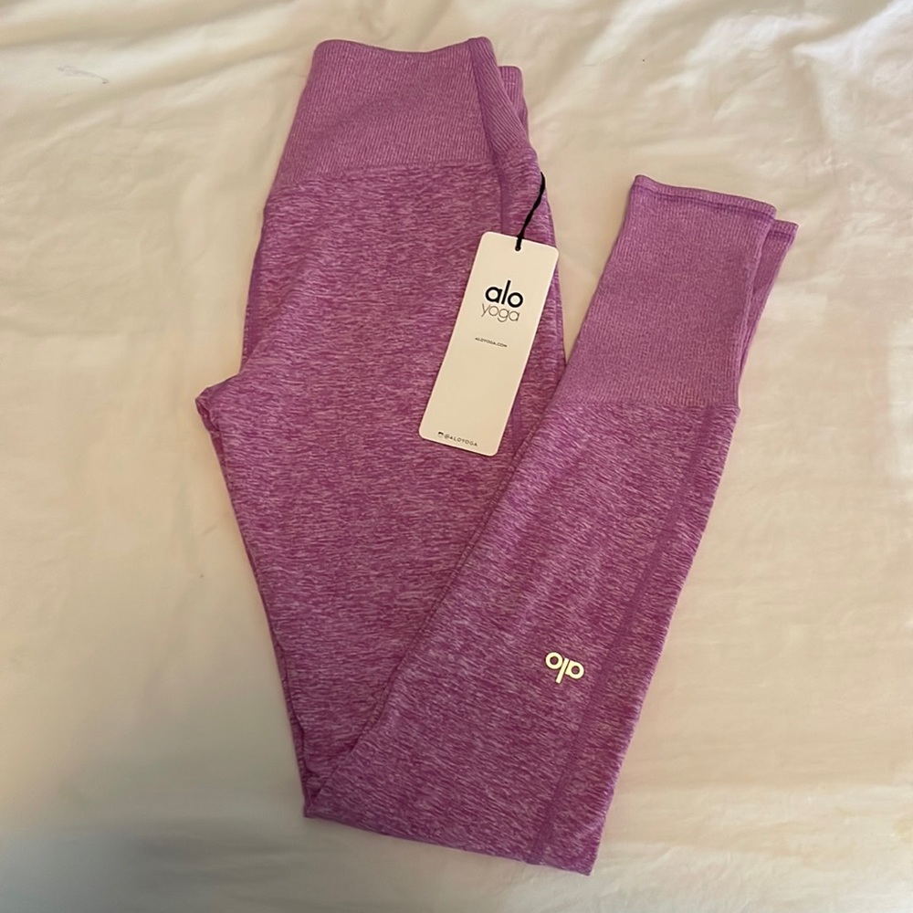 New with tags ALO Yoga pink leggings